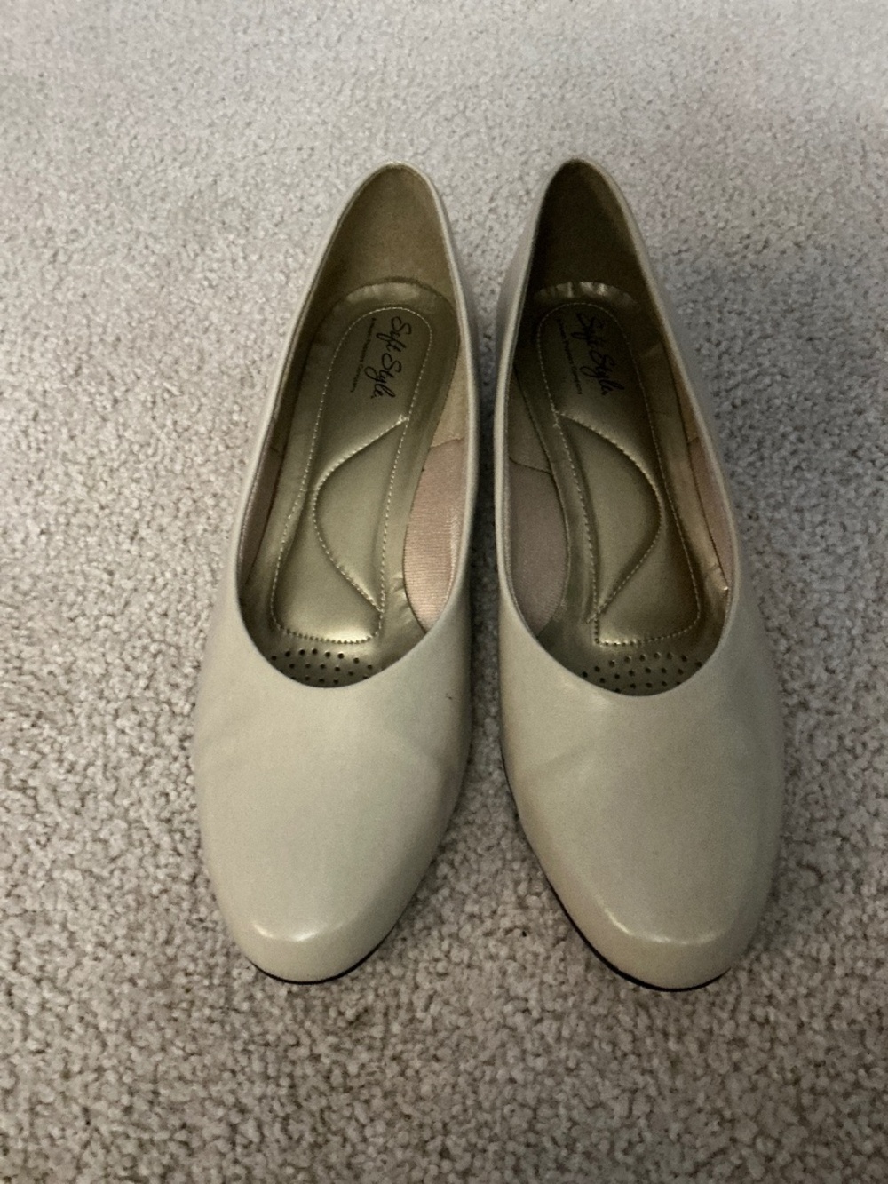 Size 11 kitten heel Soft Style Nude Shoes